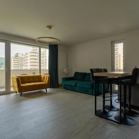 Ch Apartments Urban Plaza-3